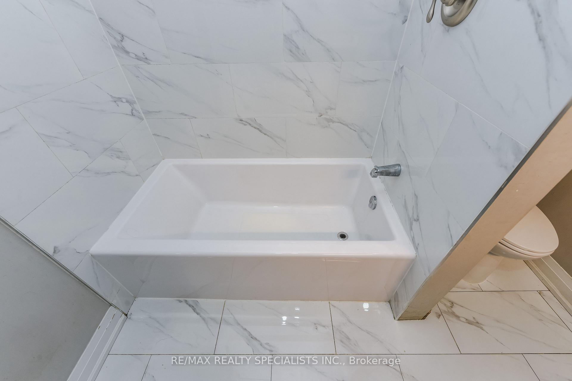 Photo 32 of Unit Upper Portion, 137 Avondale Boulevard, Brampton, Avondale — HOMEH