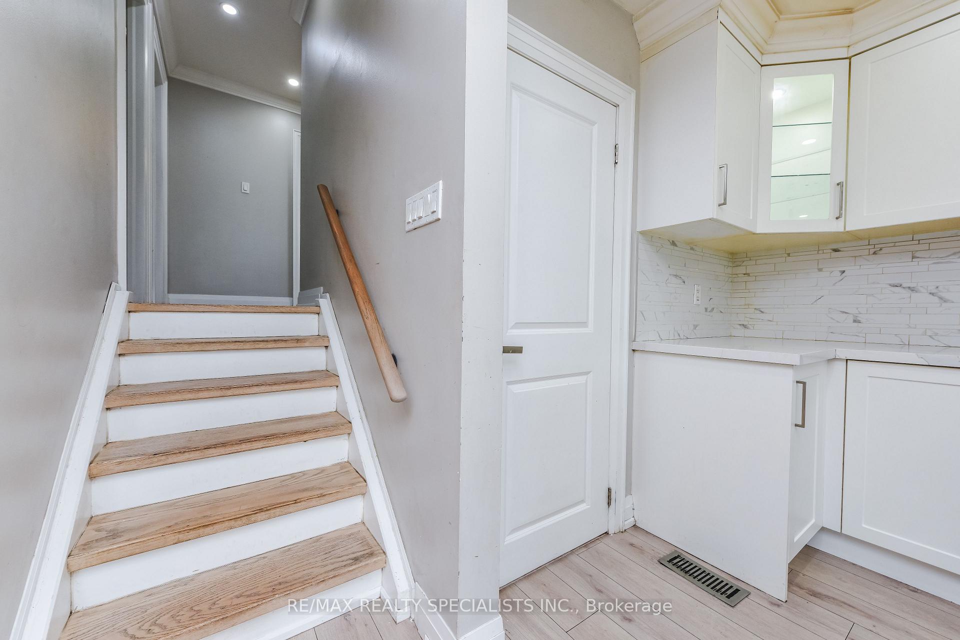 Photo 35 of Unit Upper Portion, 137 Avondale Boulevard, Brampton, Avondale — HOMEH