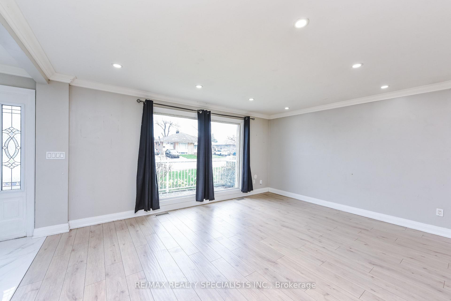 Photo 36 of Unit Upper Portion, 137 Avondale Boulevard, Brampton, Avondale — HOMEH