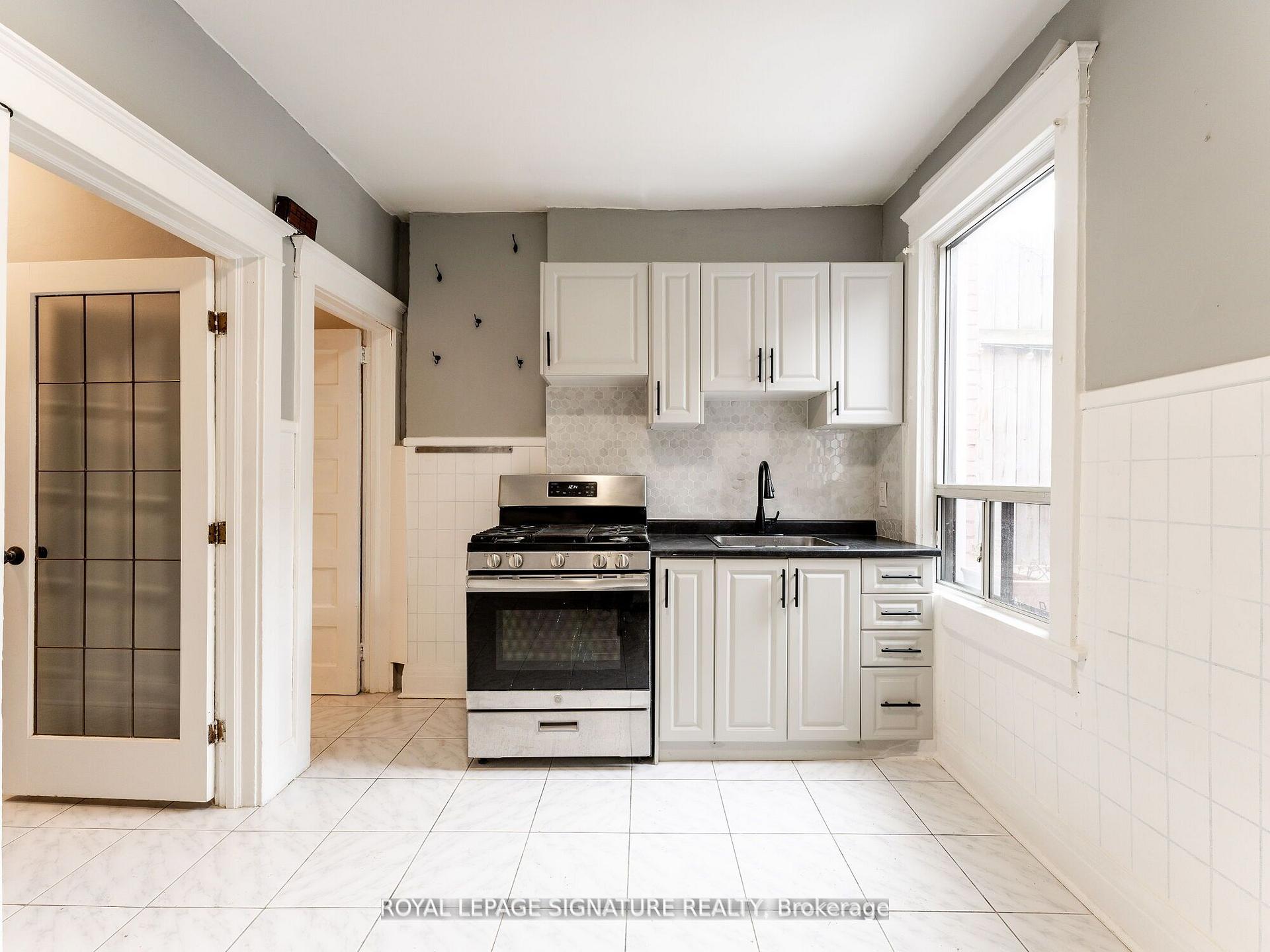 Photo 8 of 1070 Shaw Street, Toronto, Dovercourt-Wallace Emerson-Junction — HOMEH