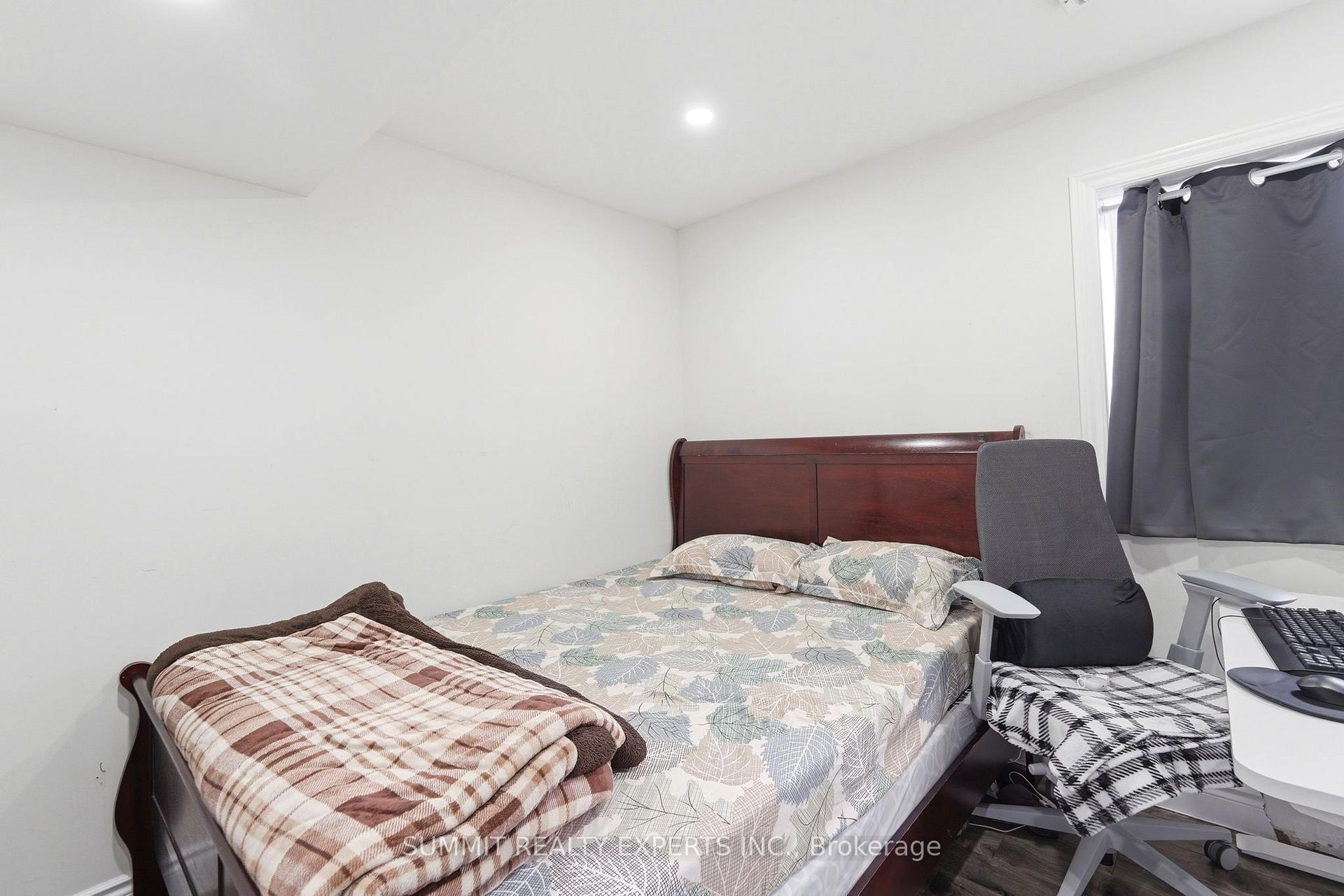 Photo 32 of 935 Chapel Hill Court, Kitchener, Brigadoon — HOMEH