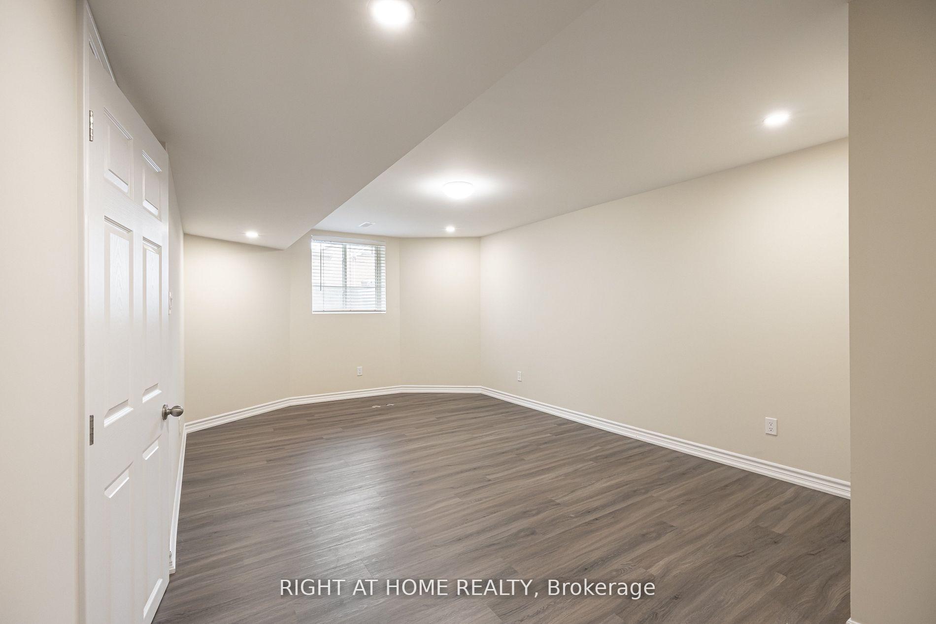 Photo 11 of 40 Sabbe Crescent, Ajax, Northwest Ajax — HOMEH