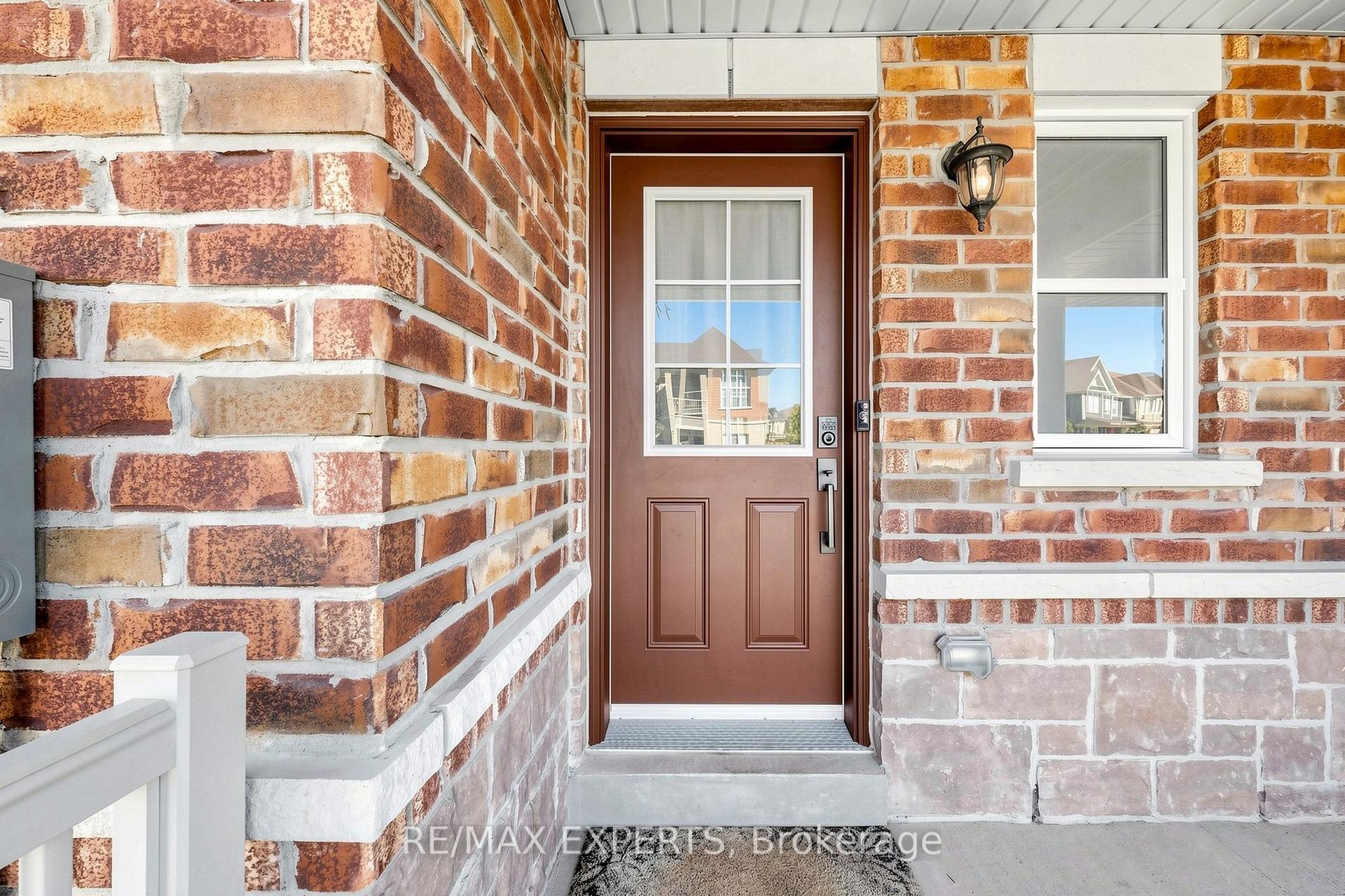 Photo 2 of 1303 Bardeau Street, Innisfil, Lefroy — HOMEH