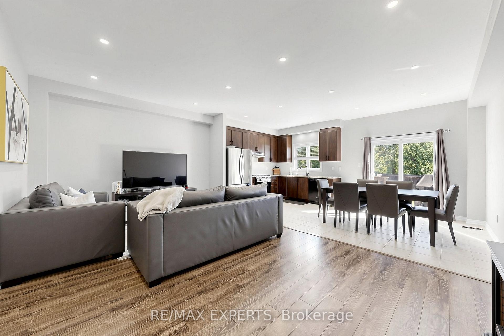 Photo 4 of 1303 Bardeau Street, Innisfil, Lefroy — HOMEH