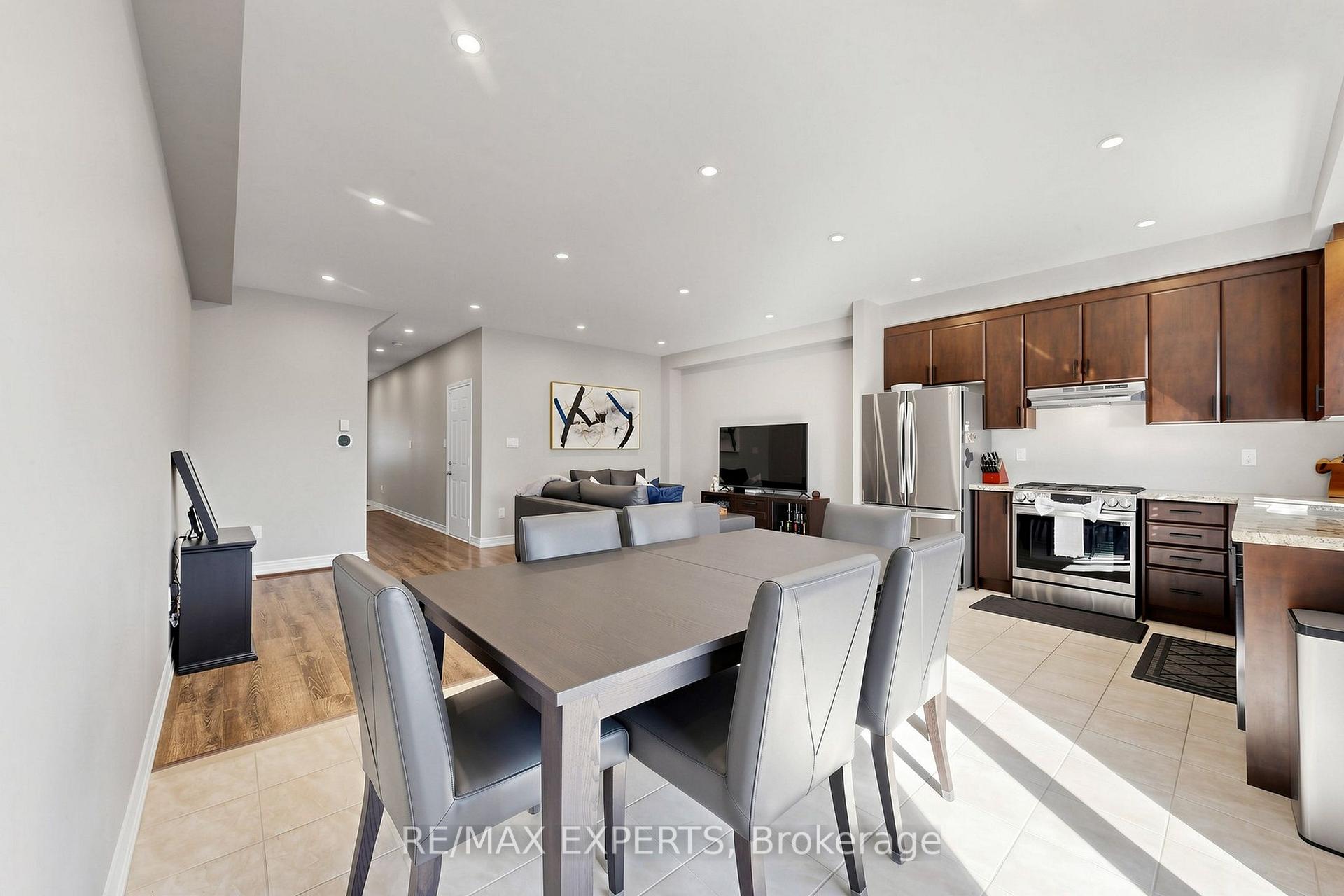 Photo 5 of 1303 Bardeau Street, Innisfil, Lefroy — HOMEH