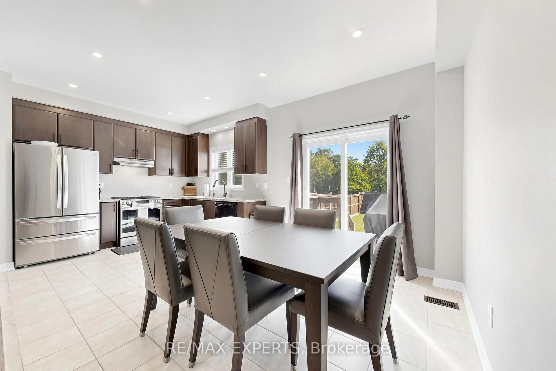 Photo 6 of 1303 Bardeau Street, Innisfil, Lefroy — HOMEH