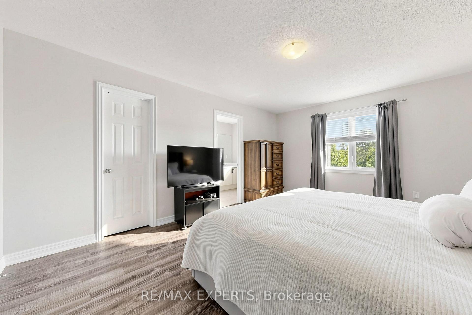 Photo 11 of 1303 Bardeau Street, Innisfil, Lefroy — HOMEH