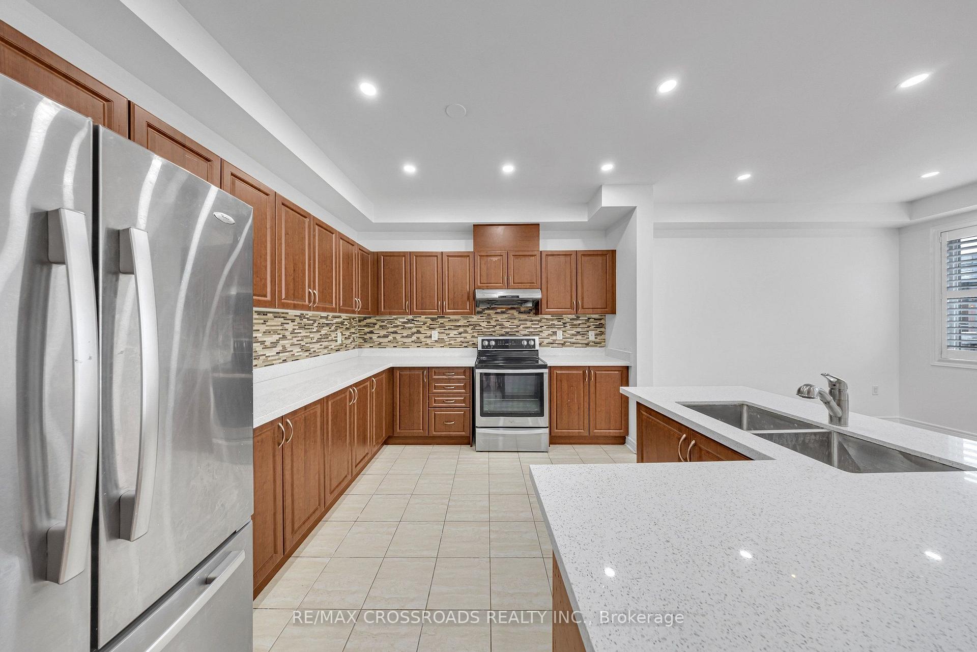 Photo 24 of 138 Angus Drive, Ajax, Central — HOMEH