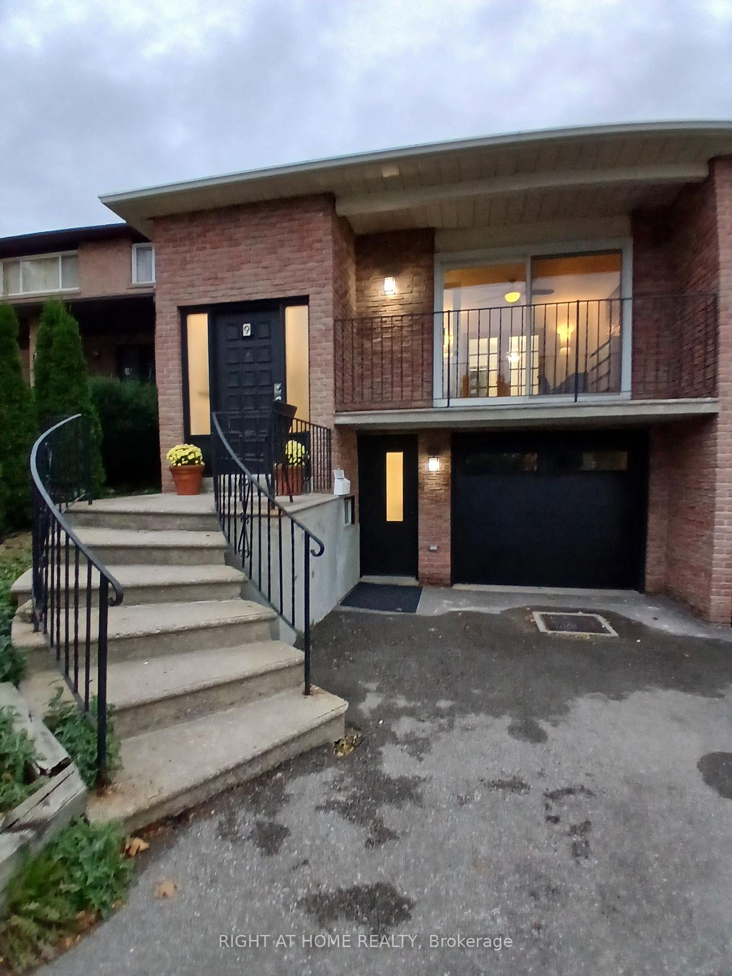 Photo 2 of 9 Ivan Nelson Drive, North York, Westminster-Branson — HOMEH