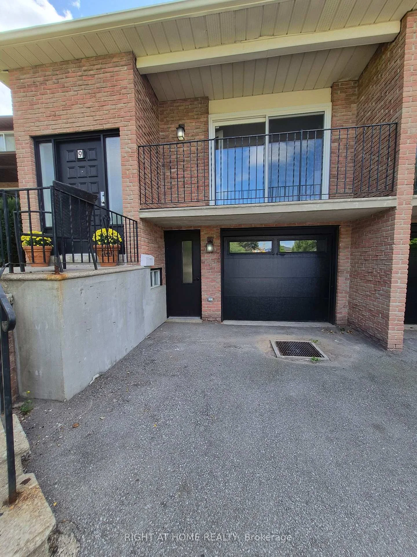Photo 5 of 9 Ivan Nelson Drive, North York, Westminster-Branson — HOMEH