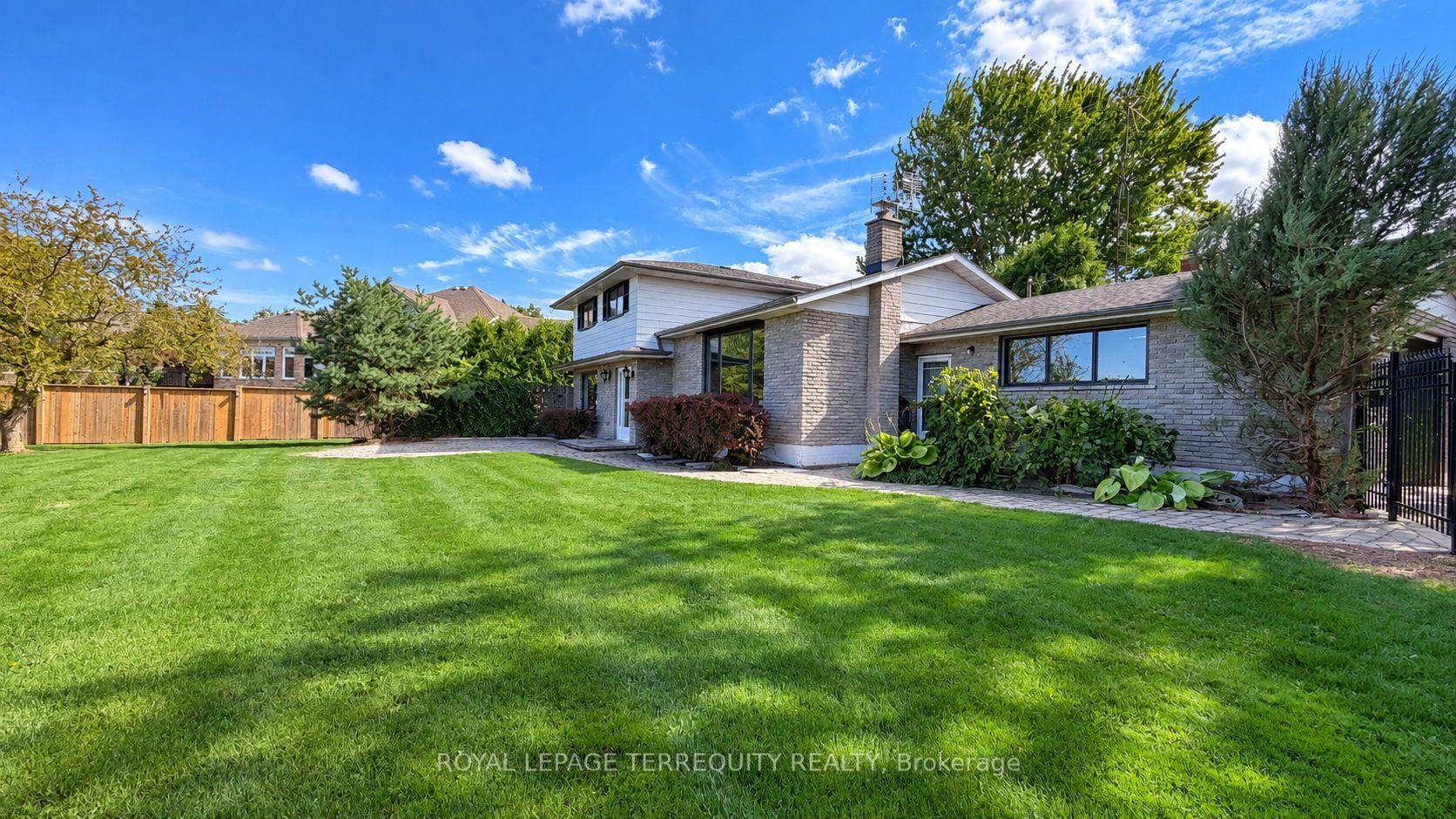 Photo 3 of 410 Kerman Avenue, Grimsby, Grimsby Beach — HOMEH