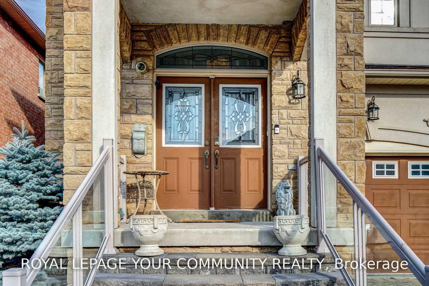 Photo 4 of 134 Greenview Circle, Vaughan, Rural Vaughan — HOMEH