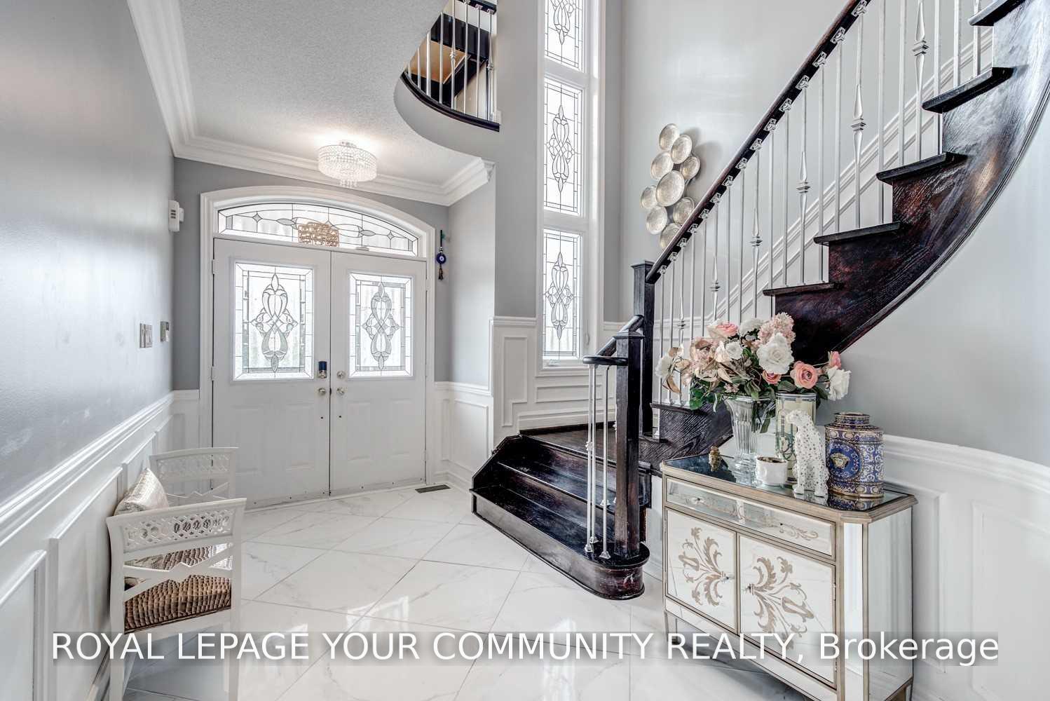 Photo 5 of 134 Greenview Circle, Vaughan, Rural Vaughan — HOMEH