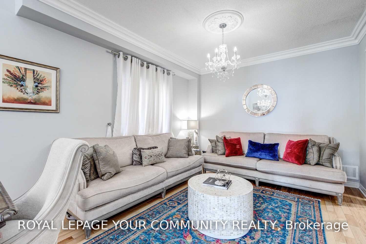Photo 11 of 134 Greenview Circle, Vaughan, Rural Vaughan — HOMEH