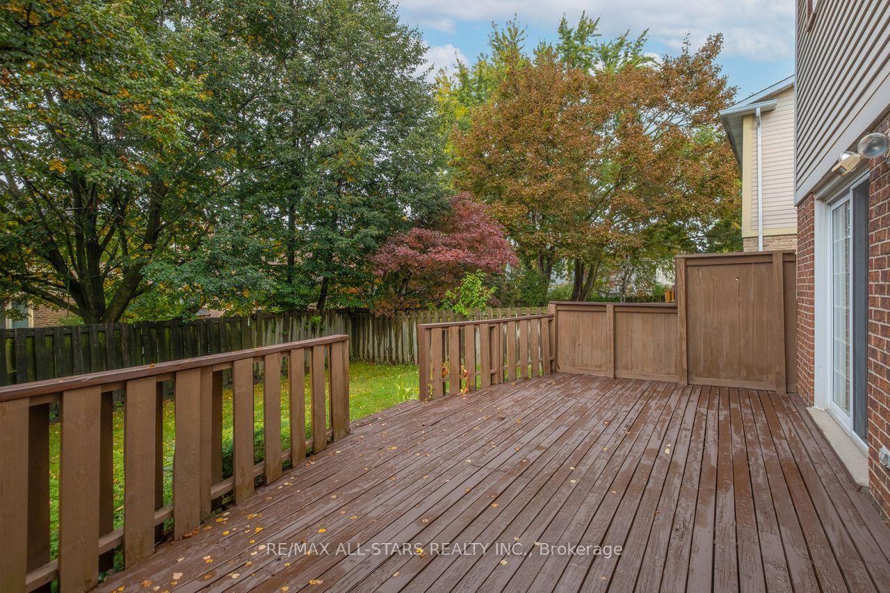 Photo 6 of 10 Colette Drive, Whitby, Downtown Whitby — HOMEH