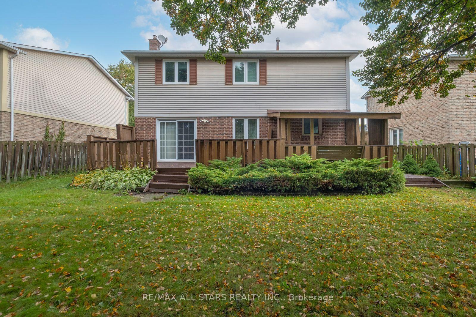 Photo 8 of 10 Colette Drive, Whitby, Downtown Whitby — HOMEH