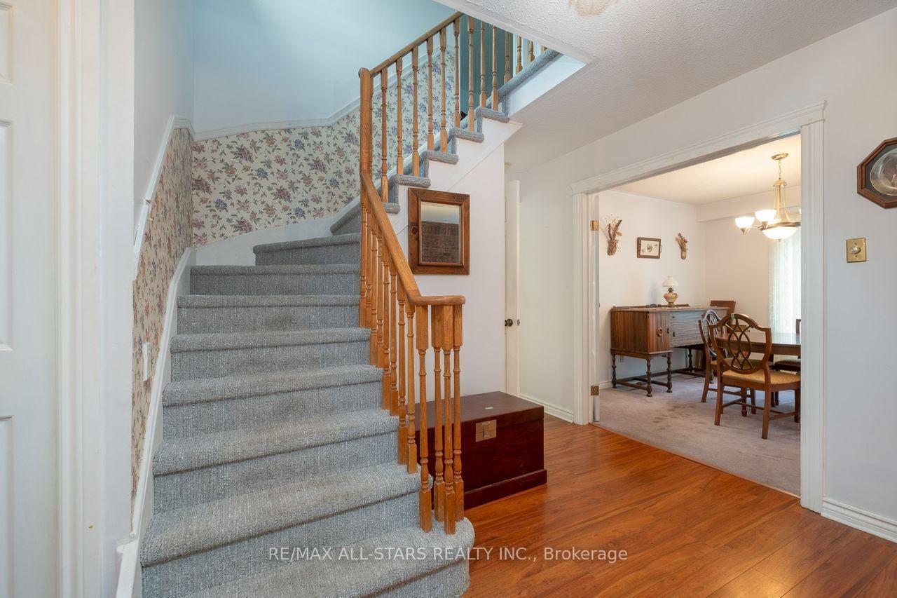 Photo 9 of 10 Colette Drive, Whitby, Downtown Whitby — HOMEH
