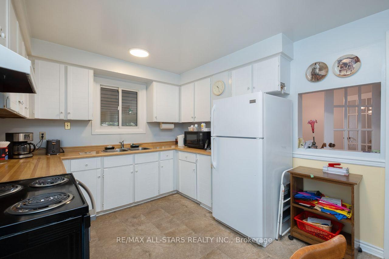 Photo 10 of 10 Colette Drive, Whitby, Downtown Whitby — HOMEH