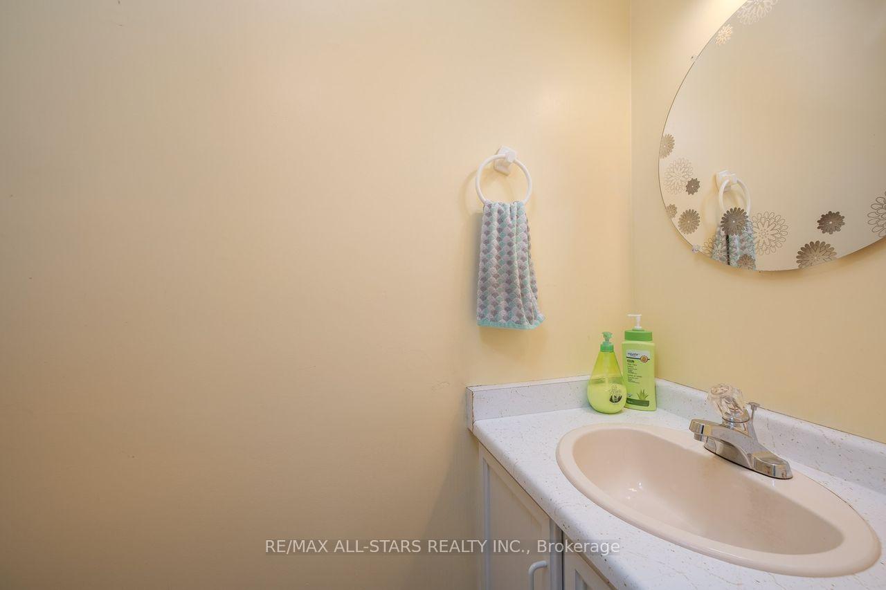 Photo 12 of 10 Colette Drive, Whitby, Downtown Whitby — HOMEH