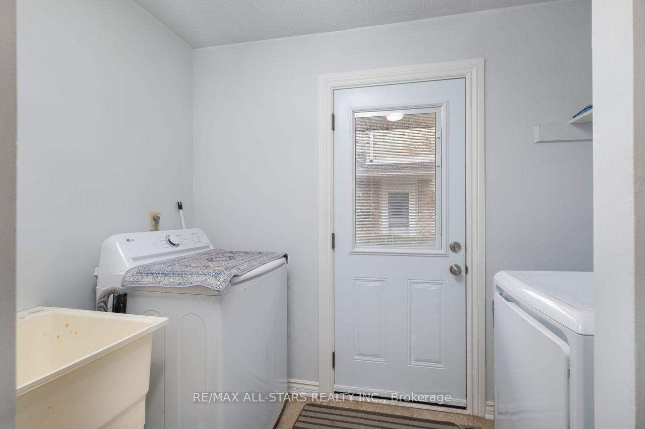 Photo 13 of 10 Colette Drive, Whitby, Downtown Whitby — HOMEH