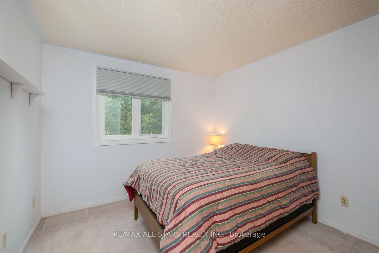 Photo 18 of 10 Colette Drive, Whitby, Downtown Whitby — HOMEH