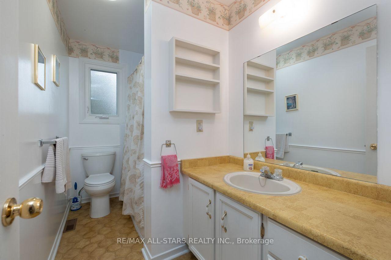 Photo 21 of 10 Colette Drive, Whitby, Downtown Whitby — HOMEH