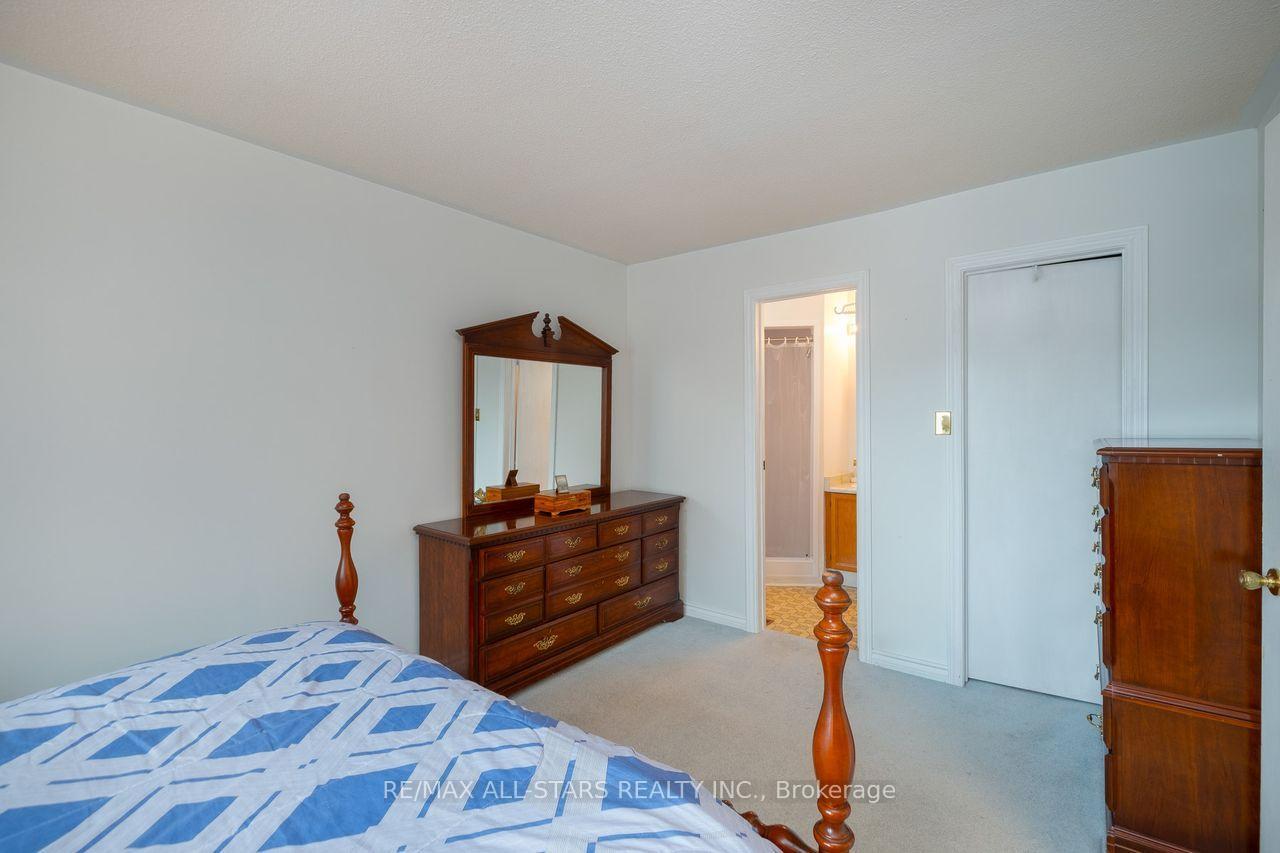 Photo 24 of 10 Colette Drive, Whitby, Downtown Whitby — HOMEH