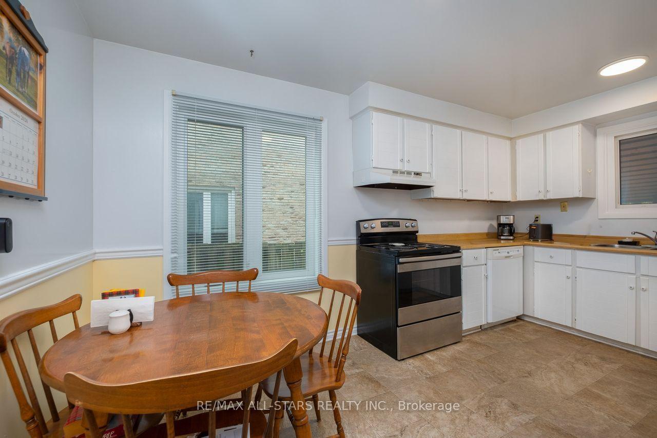 Photo 32 of 10 Colette Drive, Whitby, Downtown Whitby — HOMEH