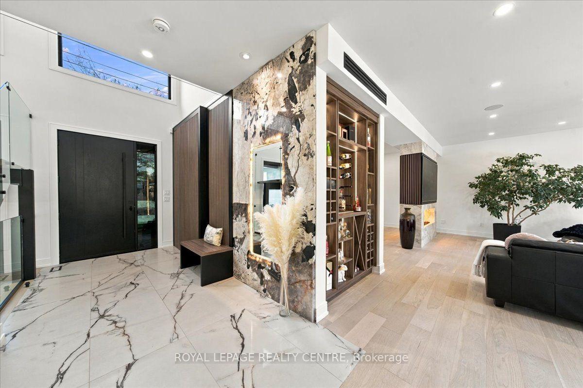 Photo 4 of 116 Elmcrest Road, Etobicoke, Eringate-Centennial-West Deane — HOMEH