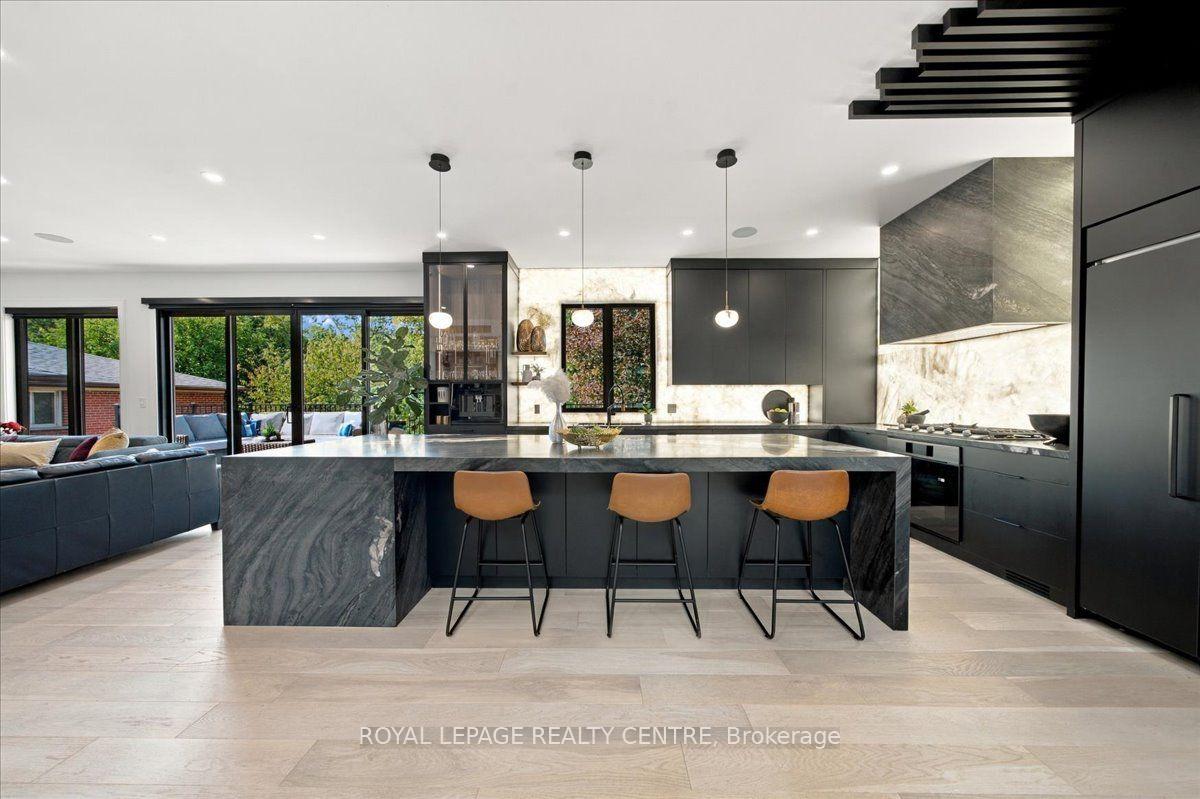 Photo 5 of 116 Elmcrest Road, Etobicoke, Eringate-Centennial-West Deane — HOMEH