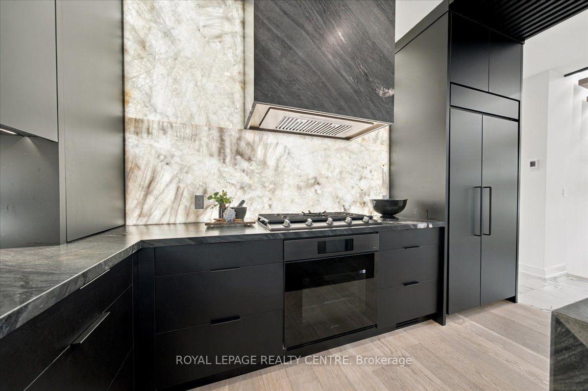 Photo 9 of 116 Elmcrest Road, Etobicoke, Eringate-Centennial-West Deane — HOMEH
