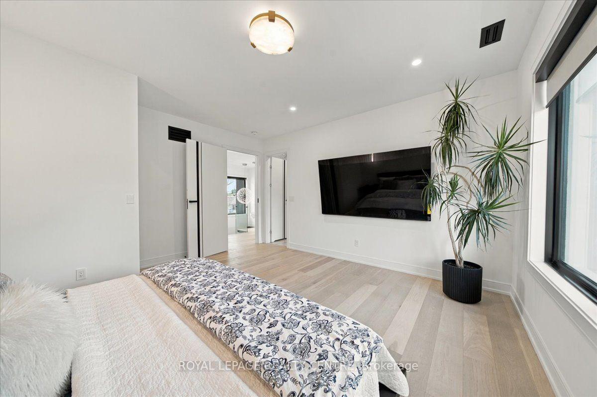 Photo 20 of 116 Elmcrest Road, Etobicoke, Eringate-Centennial-West Deane — HOMEH