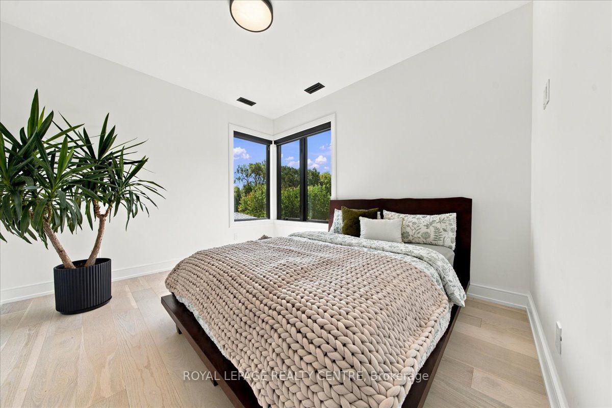 Photo 27 of 116 Elmcrest Road, Etobicoke, Eringate-Centennial-West Deane — HOMEH