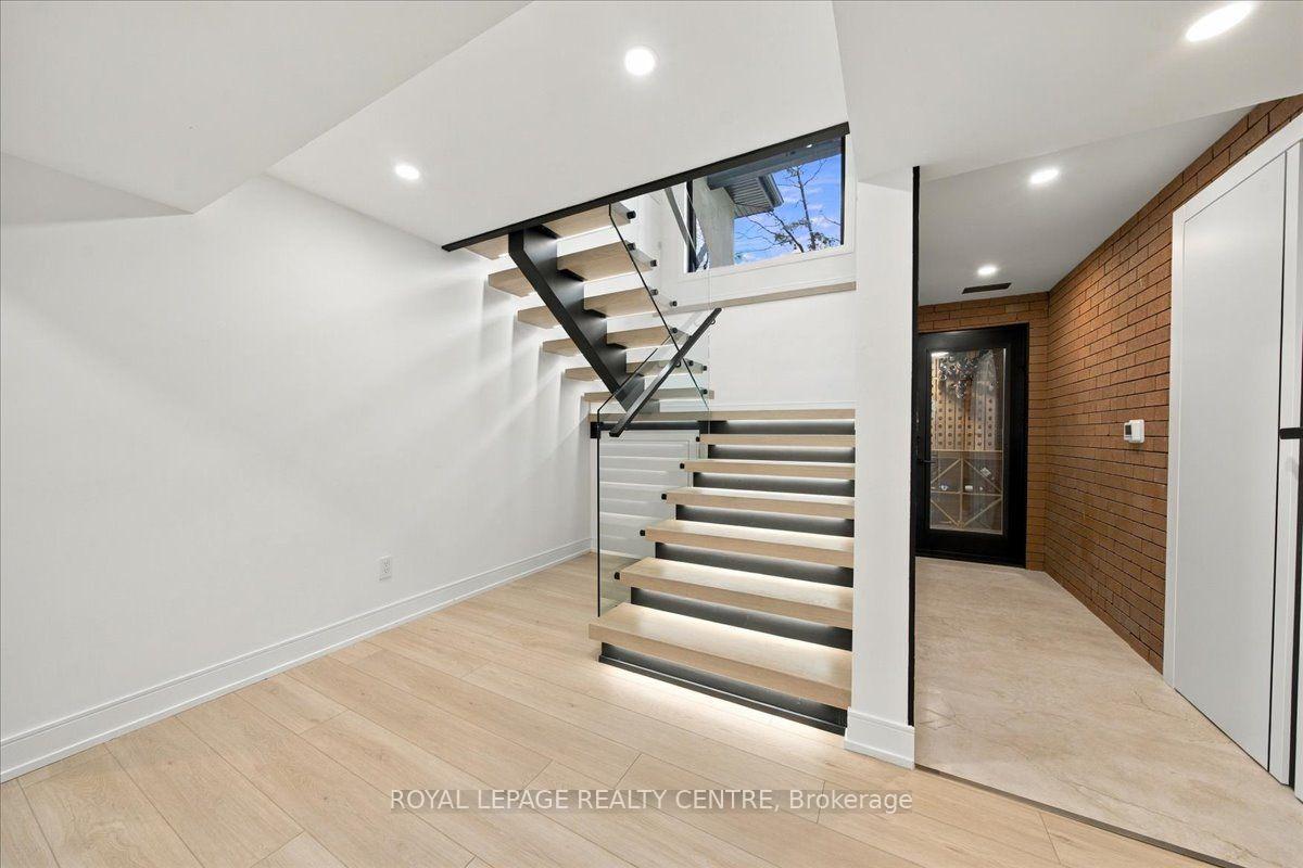 Photo 31 of 116 Elmcrest Road, Etobicoke, Eringate-Centennial-West Deane — HOMEH