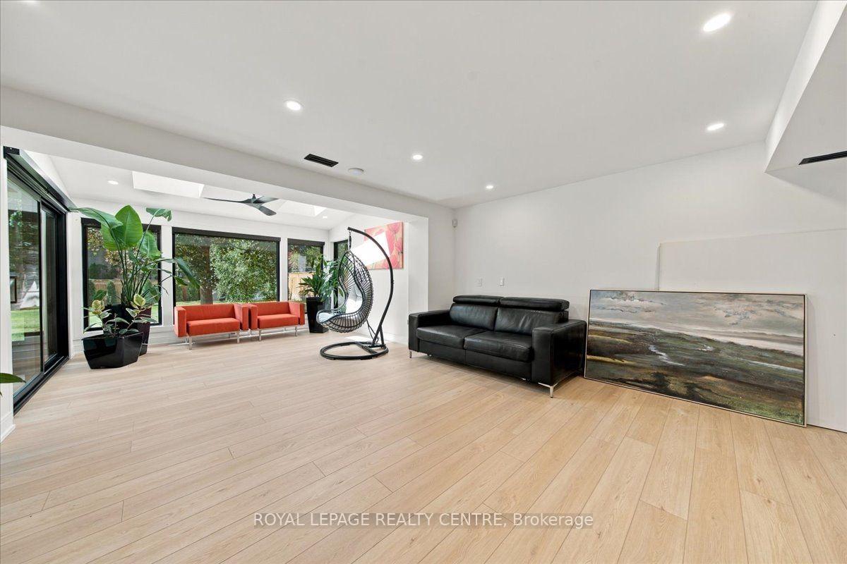 Photo 32 of 116 Elmcrest Road, Etobicoke, Eringate-Centennial-West Deane — HOMEH