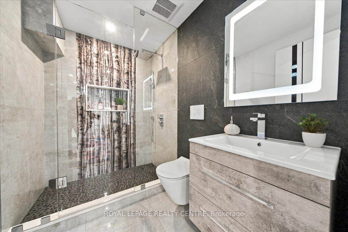 Photo 37 of 116 Elmcrest Road, Etobicoke, Eringate-Centennial-West Deane — HOMEH
