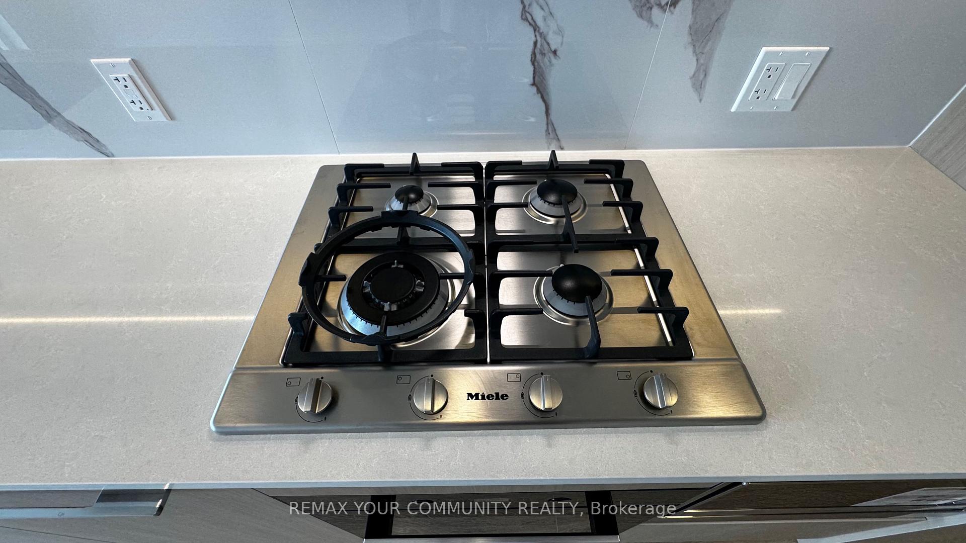 Photo 11 of Unit 2015, 18 Esther Shrine Boulevard, North York, Bayview Village — HOMEH