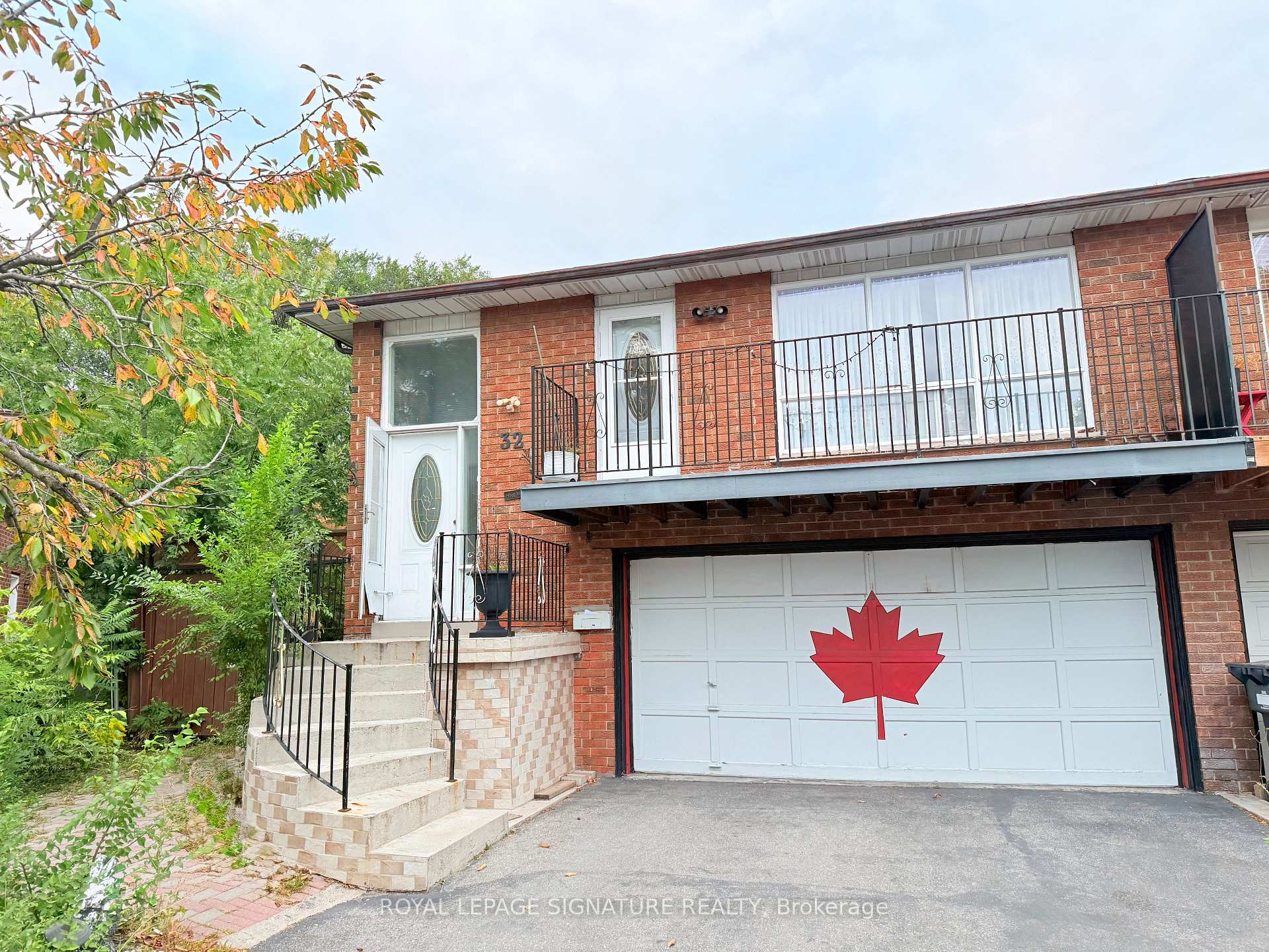 Photo 2 of 32 Madison Street, Brampton, Central Park — HOMEH