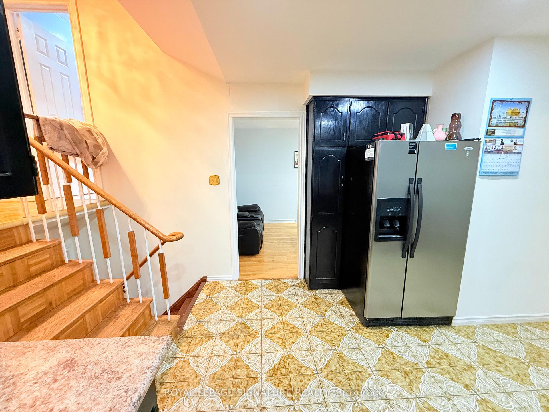 Photo 5 of 32 Madison Street, Brampton, Central Park — HOMEH