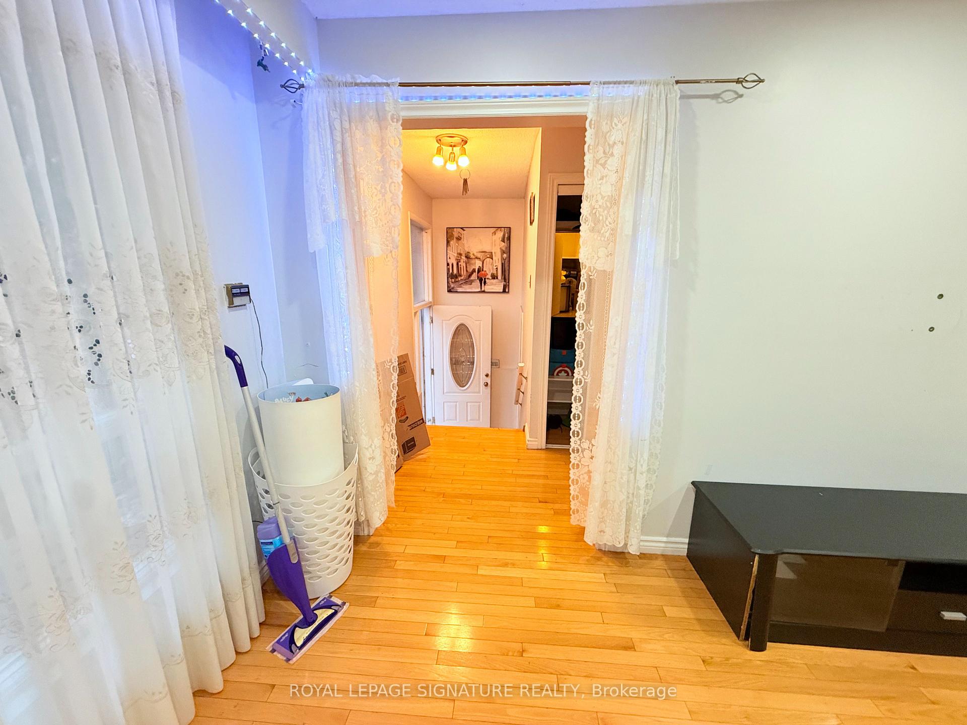 Photo 7 of 32 Madison Street, Brampton, Central Park — HOMEH