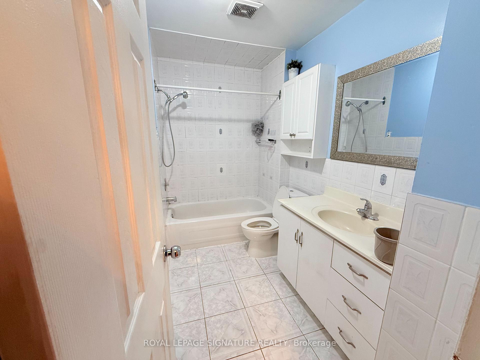 Photo 10 of 32 Madison Street, Brampton, Central Park — HOMEH