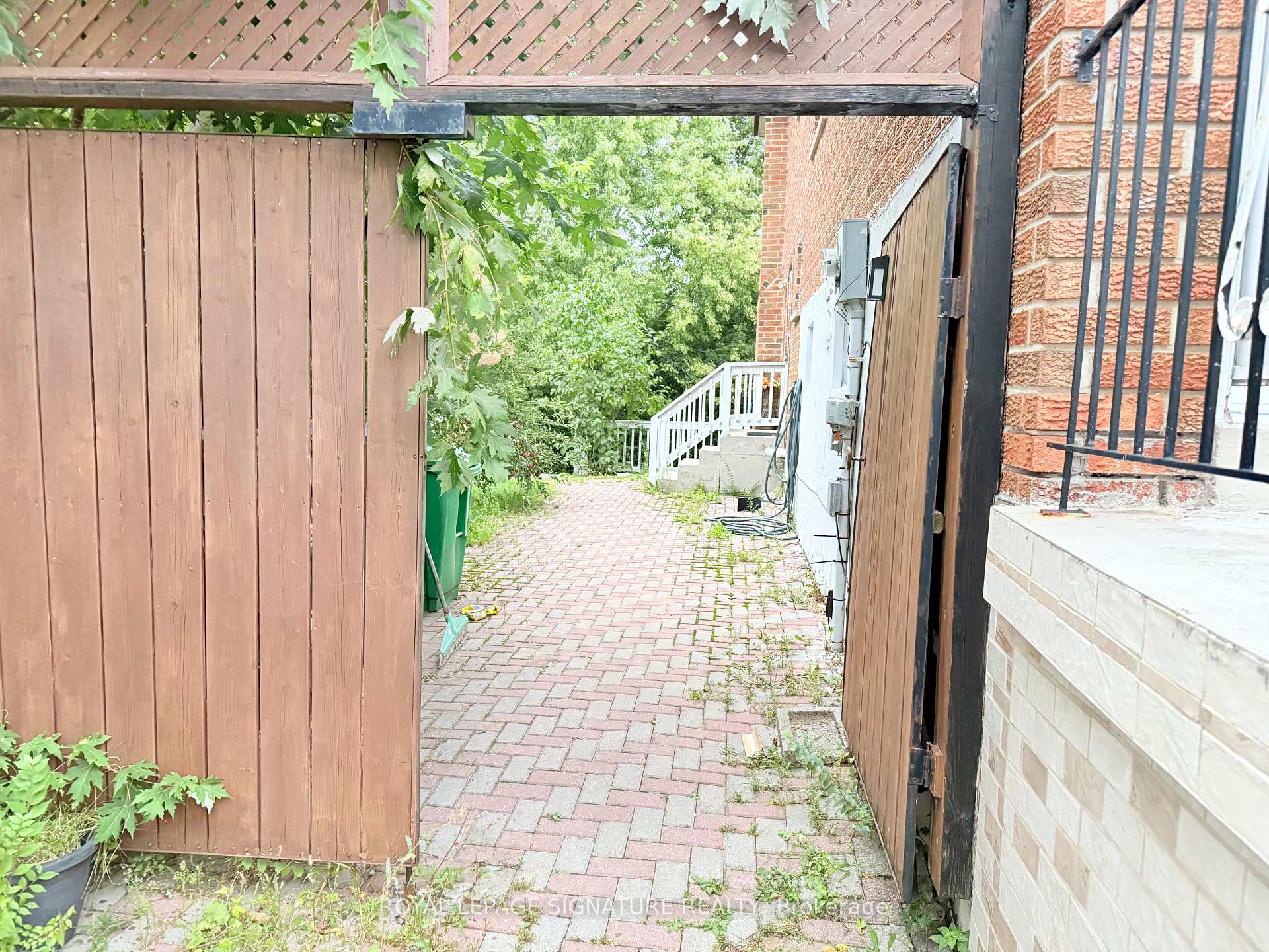 Photo 16 of 32 Madison Street, Brampton, Central Park — HOMEH