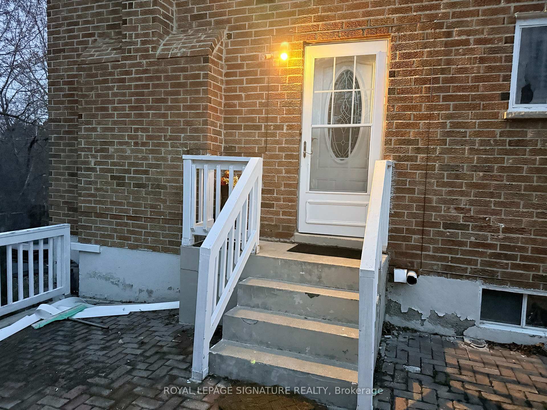 Photo 17 of 32 Madison Street, Brampton, Central Park — HOMEH