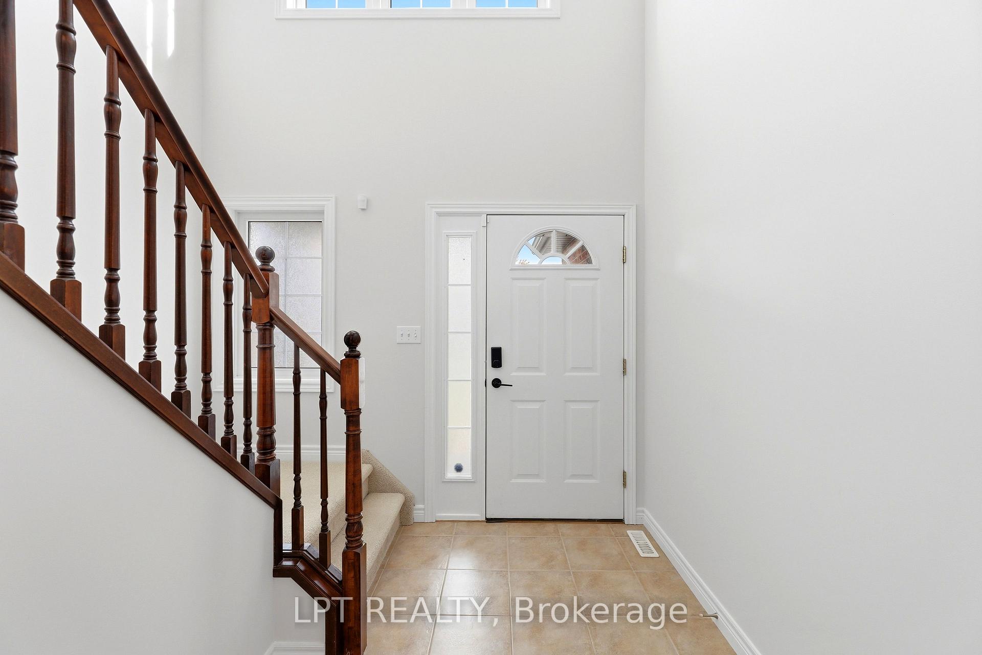 Photo 4 of 903 Bradshaw Crescent, London, North C — HOMEH