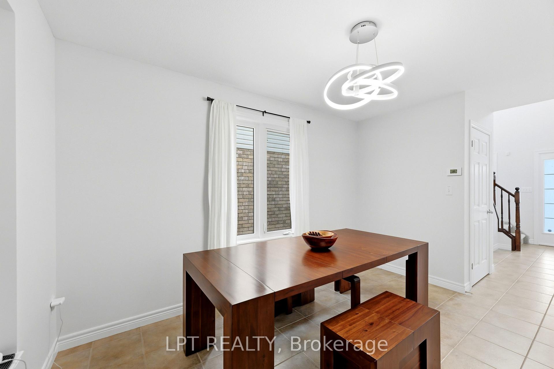 Photo 12 of 903 Bradshaw Crescent, London, North C — HOMEH