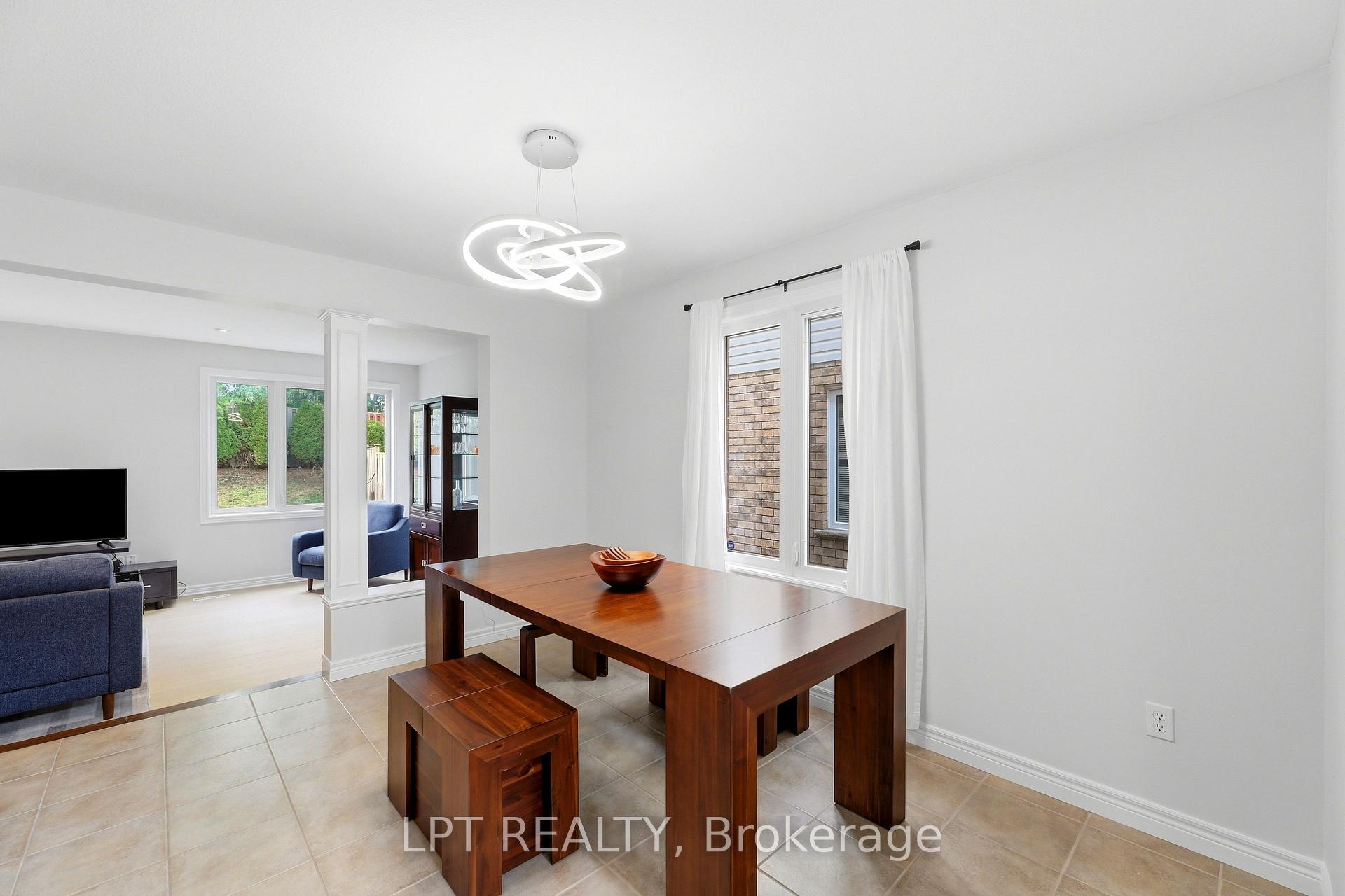 Photo 13 of 903 Bradshaw Crescent, London, North C — HOMEH