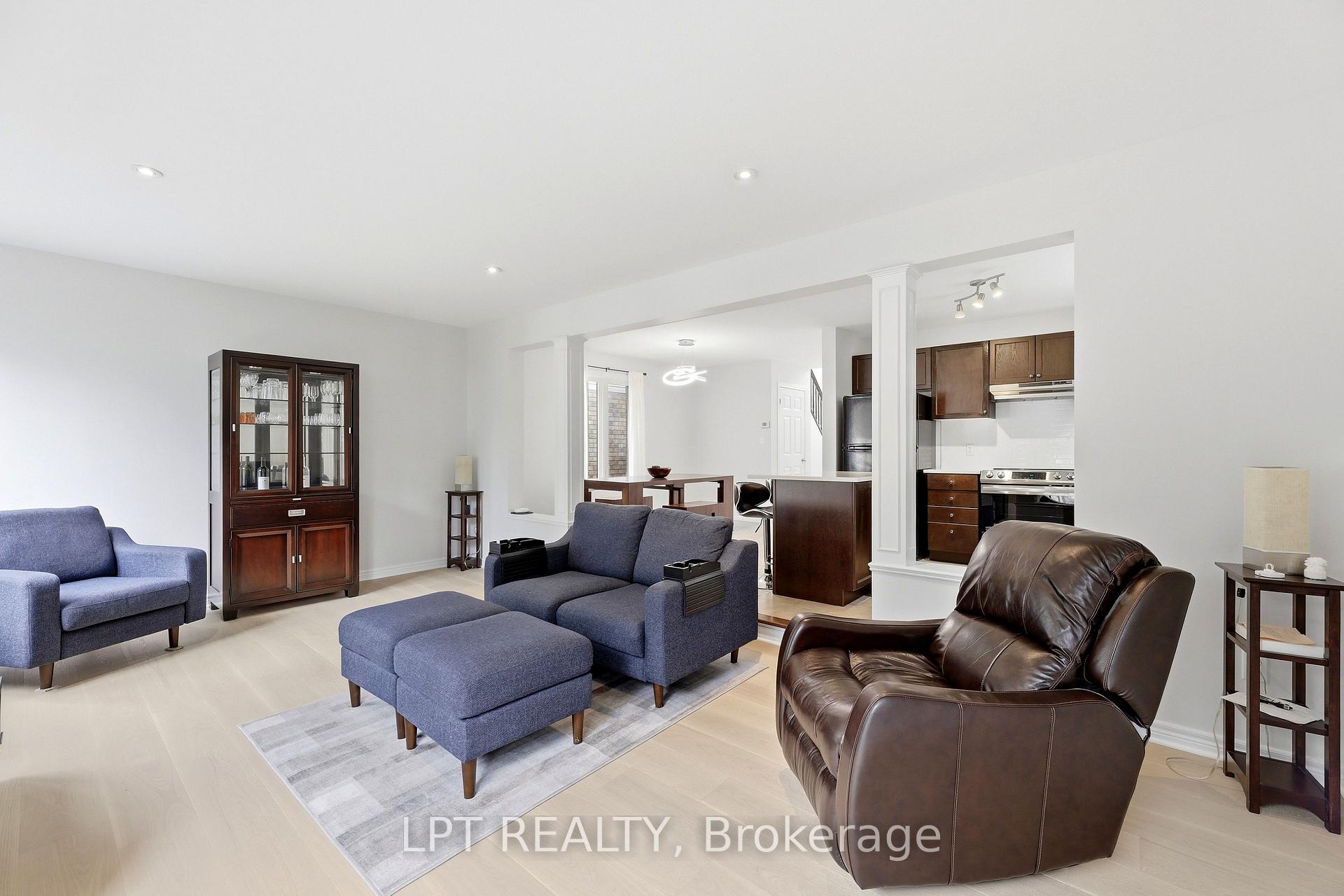 Photo 15 of 903 Bradshaw Crescent, London, North C — HOMEH