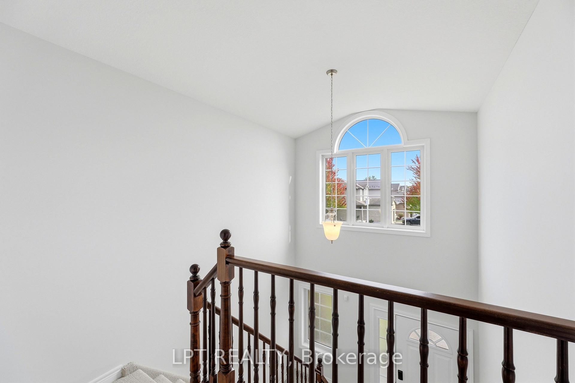 Photo 19 of 903 Bradshaw Crescent, London, North C — HOMEH
