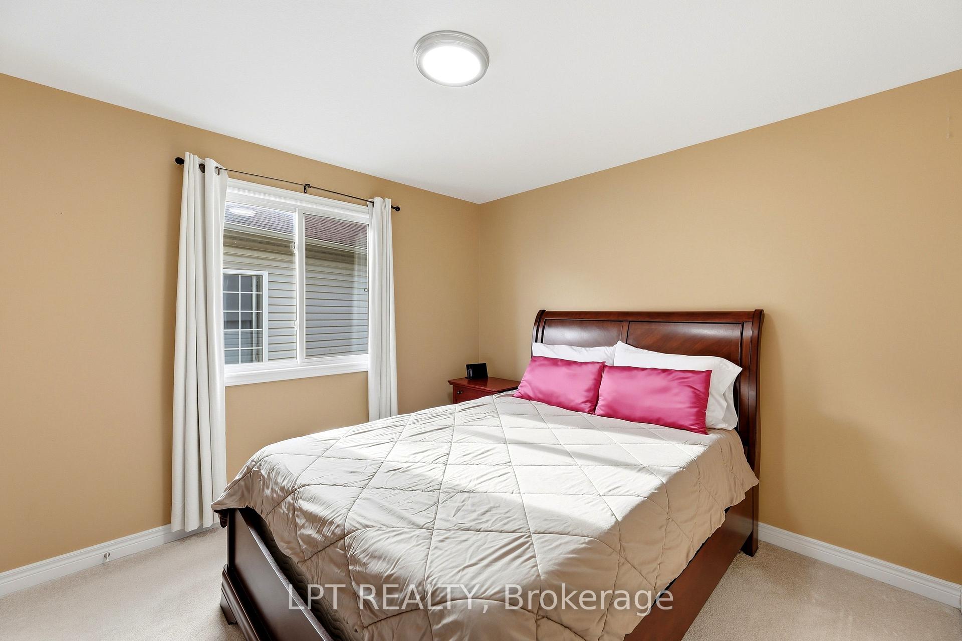 Photo 24 of 903 Bradshaw Crescent, London, North C — HOMEH