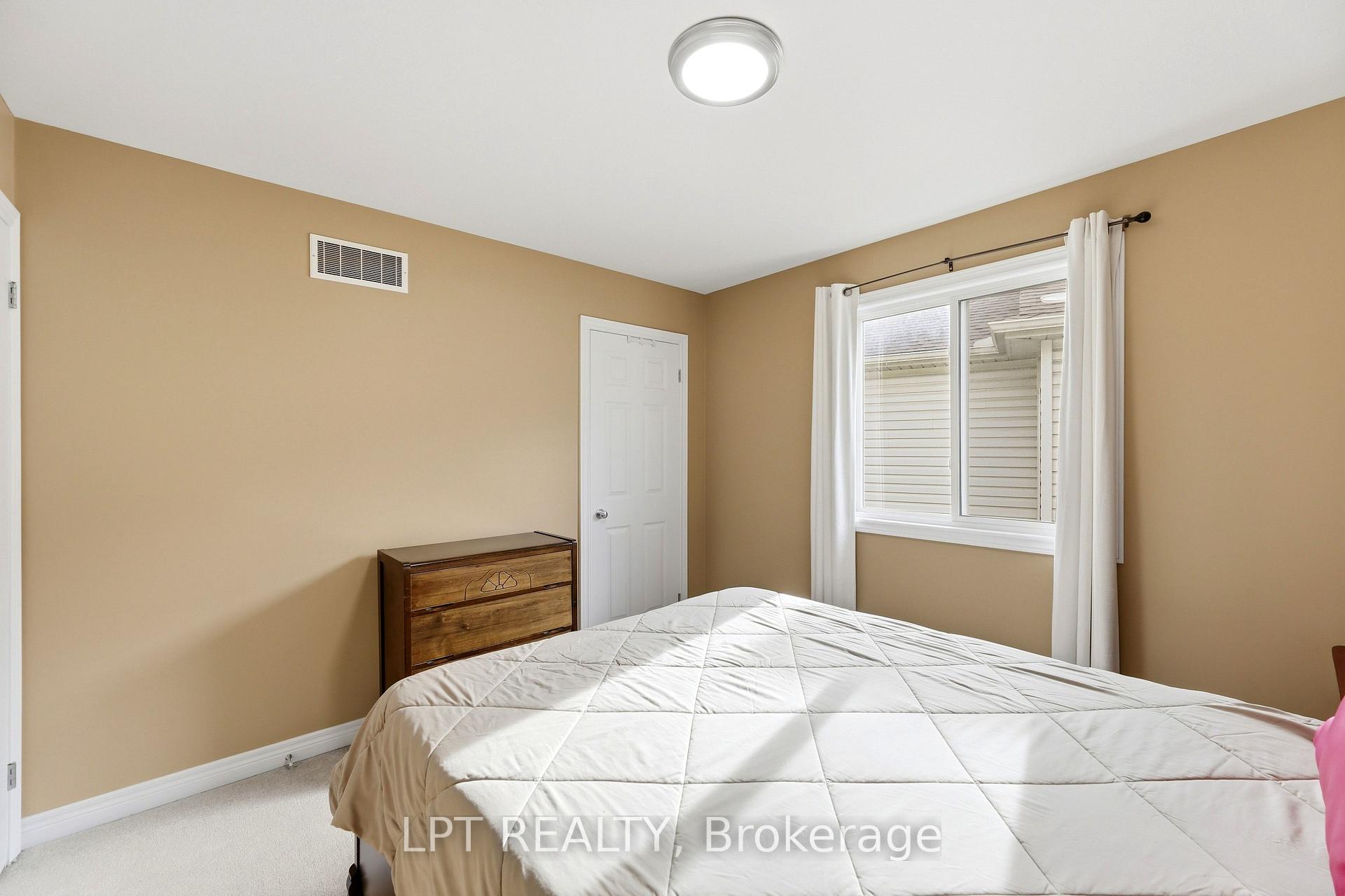 Photo 25 of 903 Bradshaw Crescent, London, North C — HOMEH